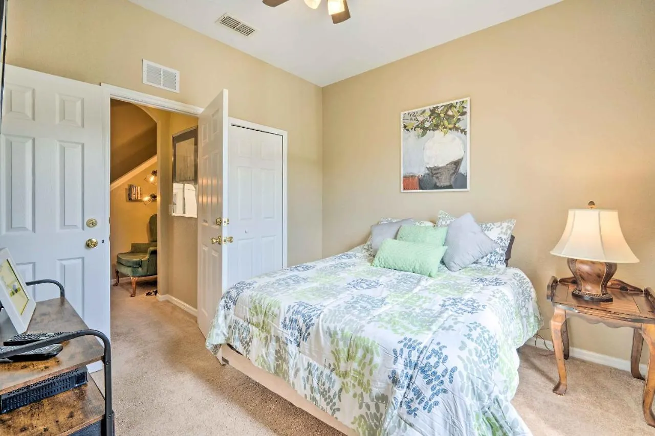 Davenport Resort Townhome About 9 Mi To Disney! Holiday home